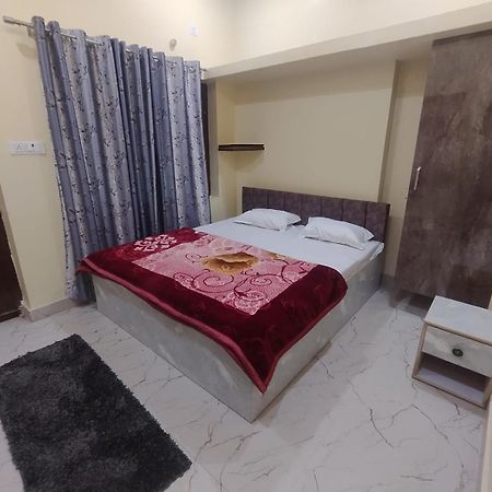 Sudarshan Home Stay Варанаси Екстериор снимка