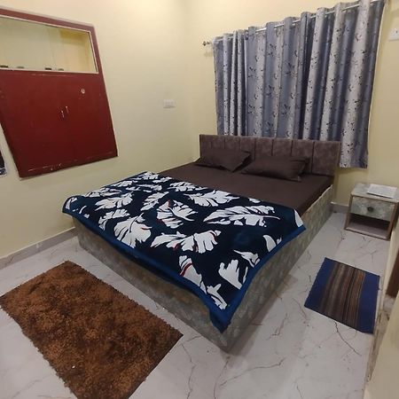 Sudarshan Home Stay Варанаси Екстериор снимка
