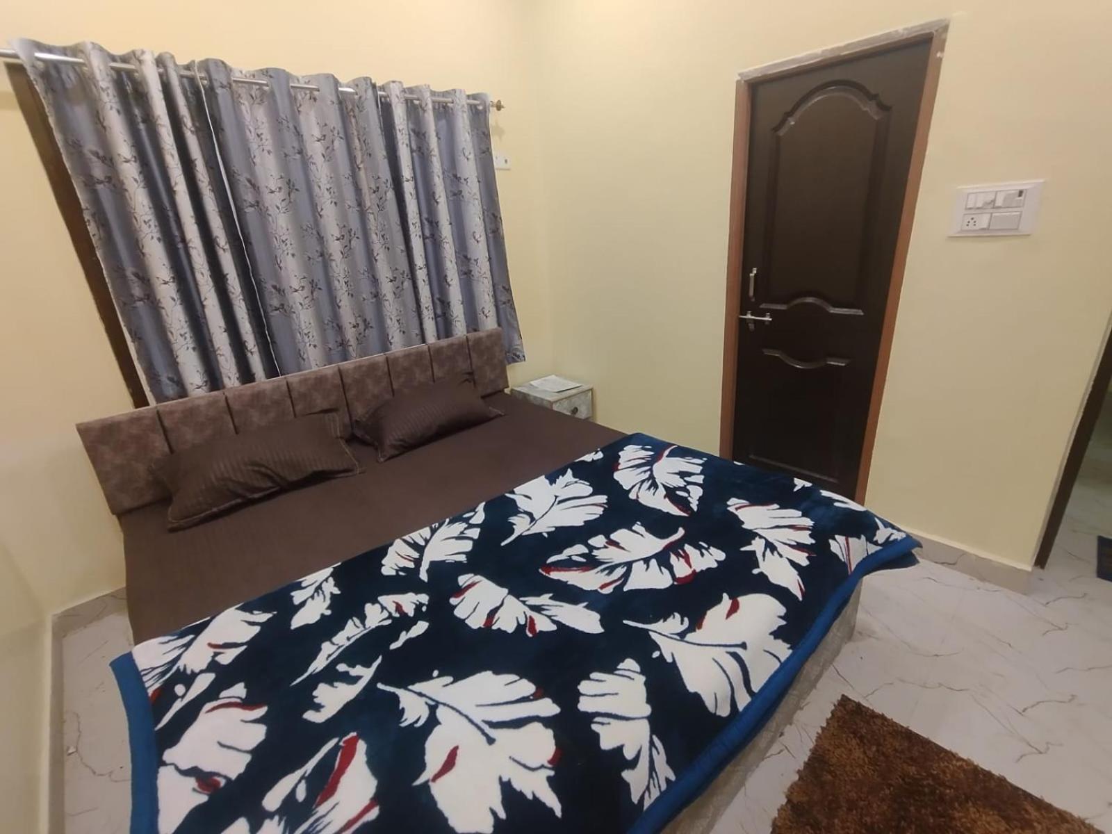 Sudarshan Home Stay Варанаси Екстериор снимка